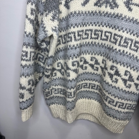 Vintage Handknit Cowichan Style Crewneck Sweater Size Medium - Picture 4 of 11